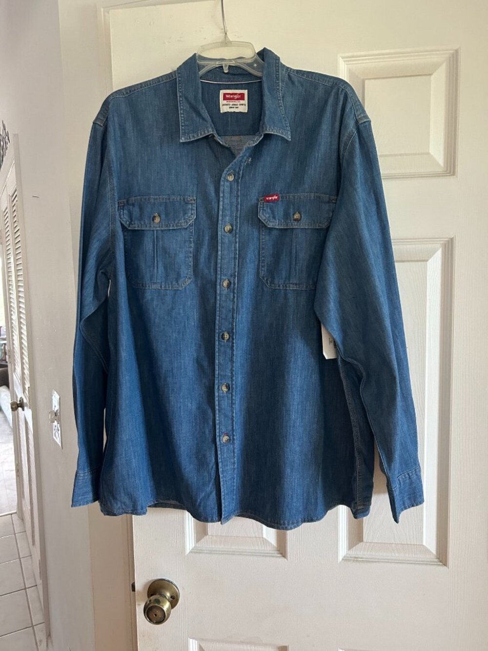 Wrangler Men's Denim Light Wash Long Sleeve Button Down Shirt